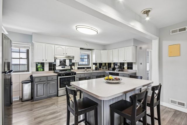 306 Poplar Avenue, Bensenville, IL 60106