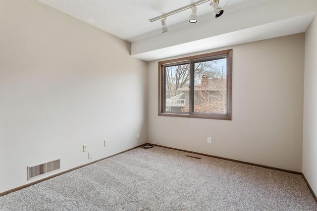 6855 Macbeth Court, Woodbury, MN 55125