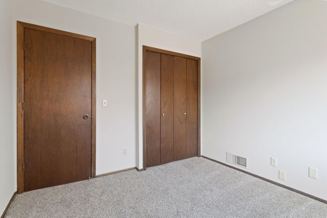 6855 Macbeth Court, Woodbury, MN 55125