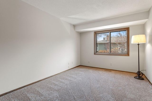 6855 Macbeth Court, Woodbury, MN 55125