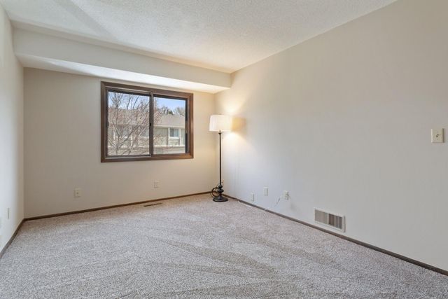 6855 Macbeth Court, Woodbury, MN 55125