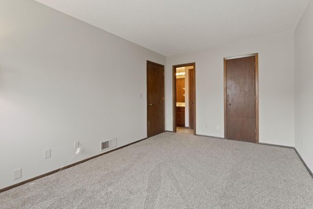 6855 Macbeth Court, Woodbury, MN 55125