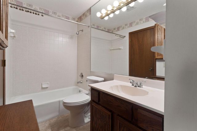 6855 Macbeth Court, Woodbury, MN 55125