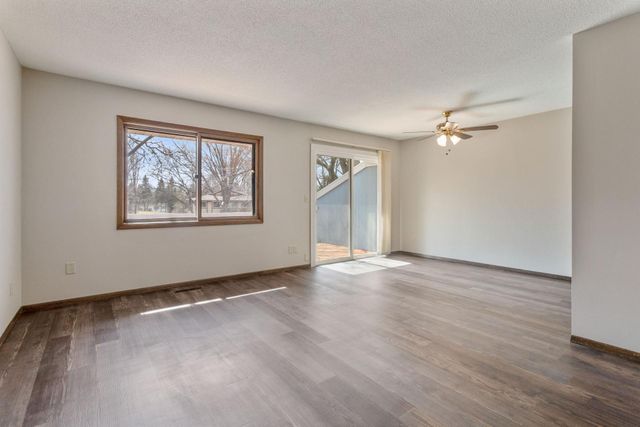 6855 Macbeth Court, Woodbury, MN 55125