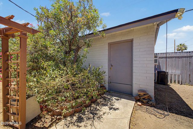 2227 W ROVEY Avenue, Phoenix, AZ 85015