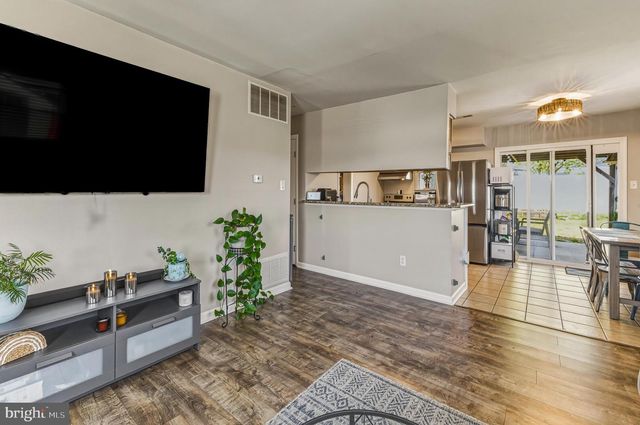 4 LINCOLN AVE, Sicklerville, NJ 08081