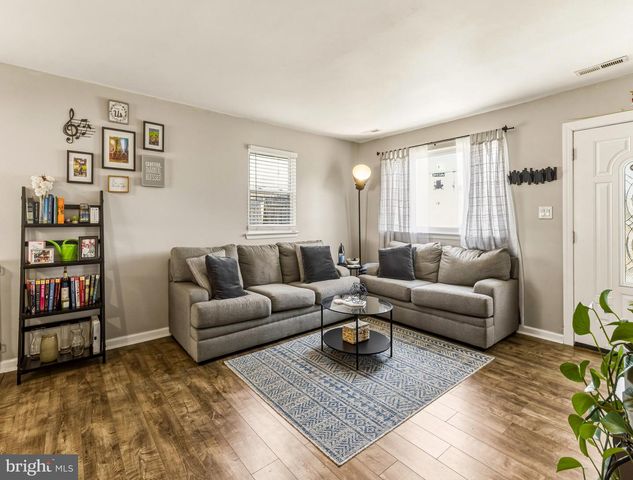 4 LINCOLN AVE, Sicklerville, NJ 08081