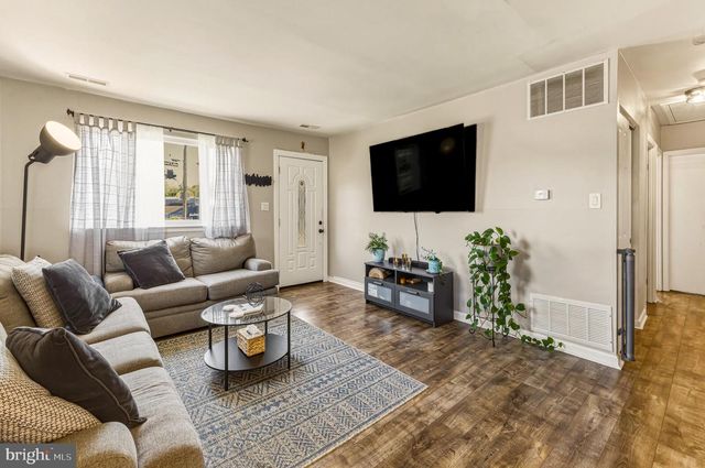 4 LINCOLN AVE, Sicklerville, NJ 08081