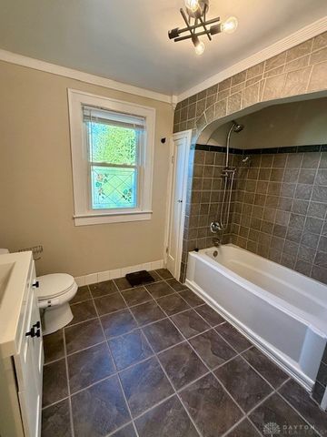 132 S Kensington Place, Springfield, OH 45504