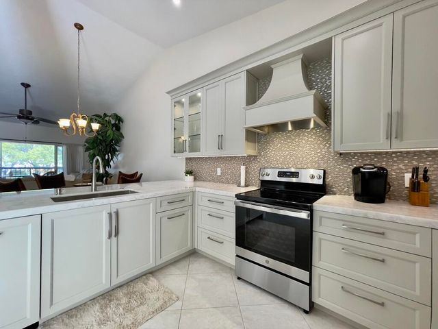 202 Cypress Point Drive 202, Palm Beach Gardens, FL 33418