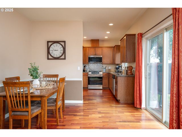 2858 Se JASMINE Ave, Gresham, OR 97080