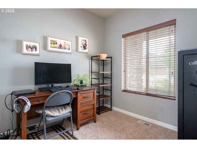 2858 Se JASMINE Ave, Gresham, OR 97080