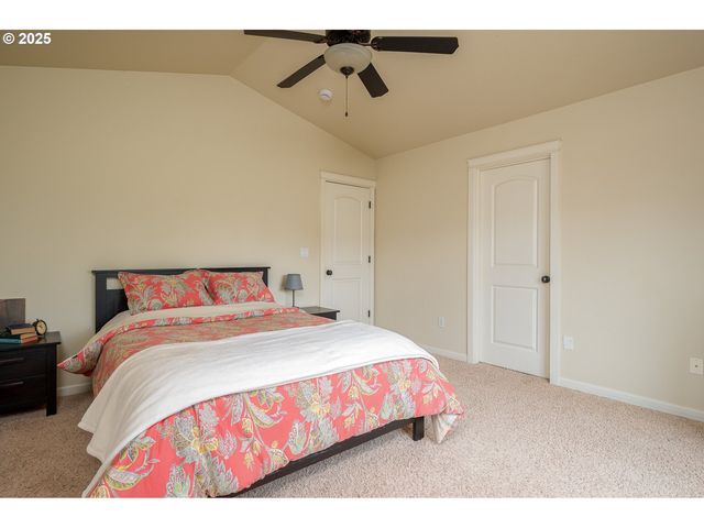 2858 Se JASMINE Ave, Gresham, OR 97080