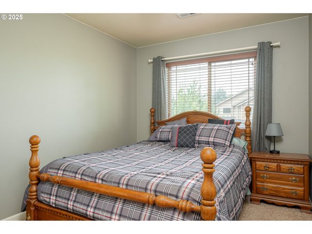 2858 Se JASMINE Ave, Gresham, OR 97080