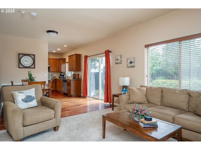 2858 Se JASMINE Ave, Gresham, OR 97080