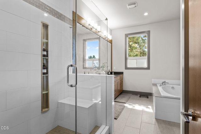 62720 NW Ridge Rock Court, Bend, OR 97703