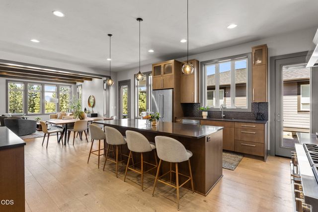 62720 NW Ridge Rock Court, Bend, OR 97703