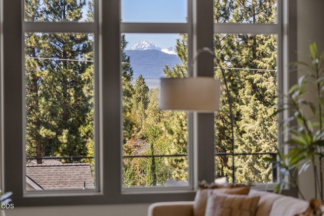 62720 NW Ridge Rock Court, Bend, OR 97703