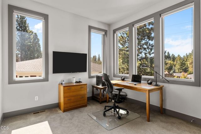 62720 NW Ridge Rock Court, Bend, OR 97703