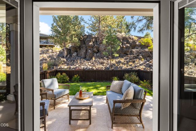 62720 NW Ridge Rock Court, Bend, OR 97703