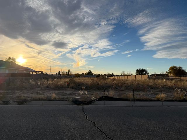 827 Redwood Street SW, Rio Rancho, NM 87124