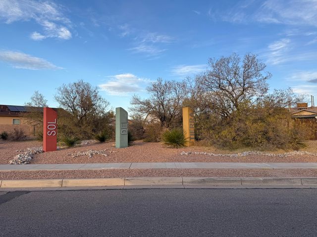 827 Redwood Street SW, Rio Rancho, NM 87124