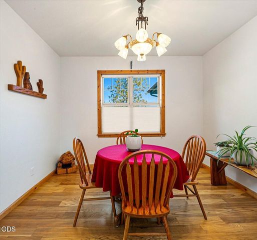 3560 SW Hillcrest Court, Redmond, OR 97756