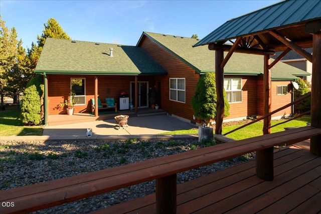 3560 SW Hillcrest Court, Redmond, OR 97756
