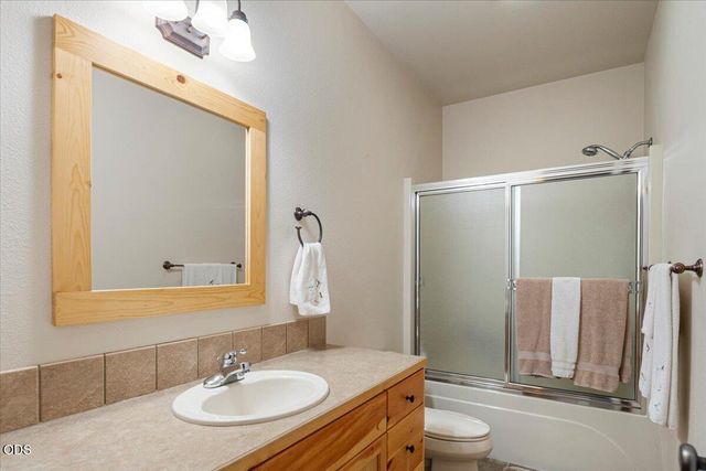3560 SW Hillcrest Court, Redmond, OR 97756