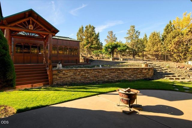 3560 SW Hillcrest Court, Redmond, OR 97756