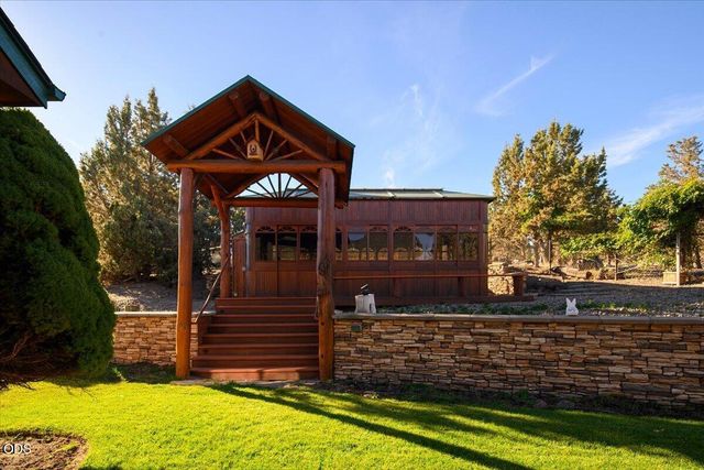 3560 SW Hillcrest Court, Redmond, OR 97756