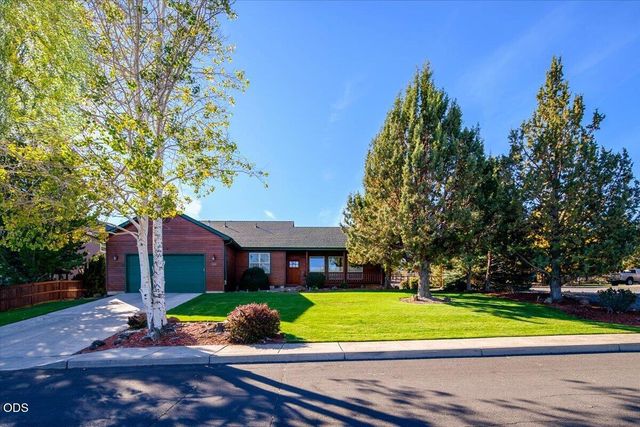 3560 SW Hillcrest Court, Redmond, OR 97756