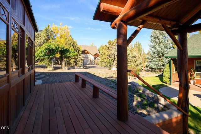 3560 SW Hillcrest Court, Redmond, OR 97756