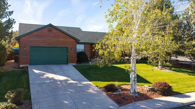 3560 SW Hillcrest Court, Redmond, OR 97756