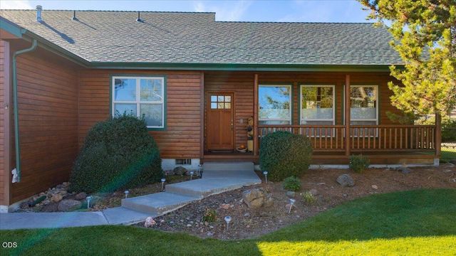 3560 SW Hillcrest Court, Redmond, OR 97756
