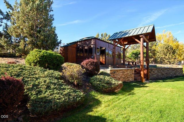 3560 SW Hillcrest Court, Redmond, OR 97756