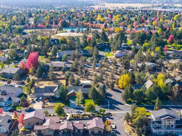 3560 SW Hillcrest Court, Redmond, OR 97756