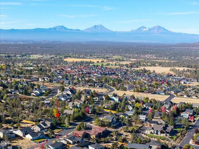 3560 SW Hillcrest Court, Redmond, OR 97756