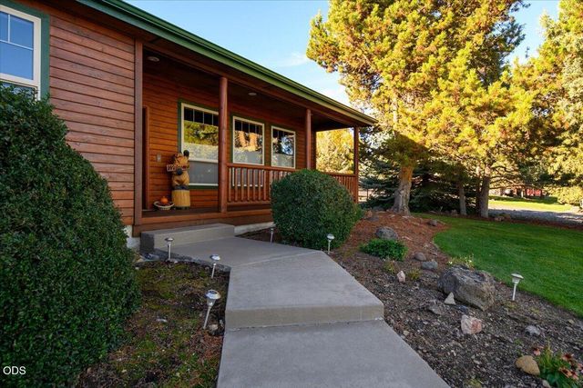 3560 SW Hillcrest Court, Redmond, OR 97756