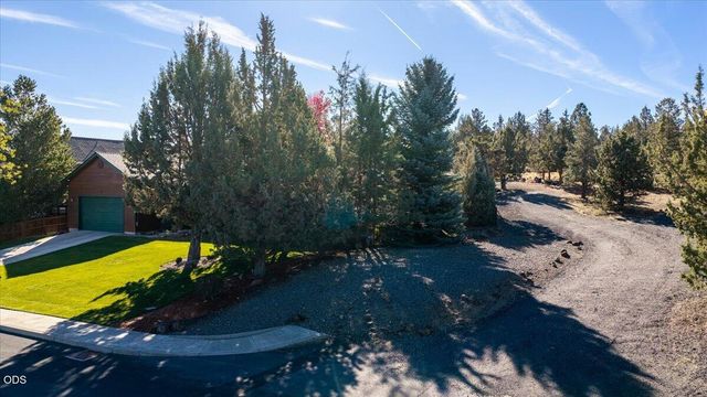 3560 SW Hillcrest Court, Redmond, OR 97756