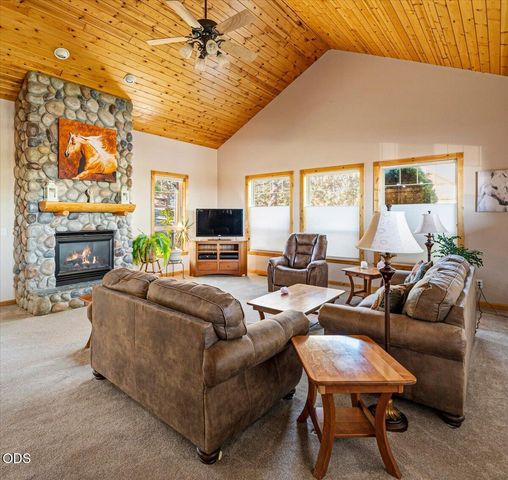 3560 SW Hillcrest Court, Redmond, OR 97756