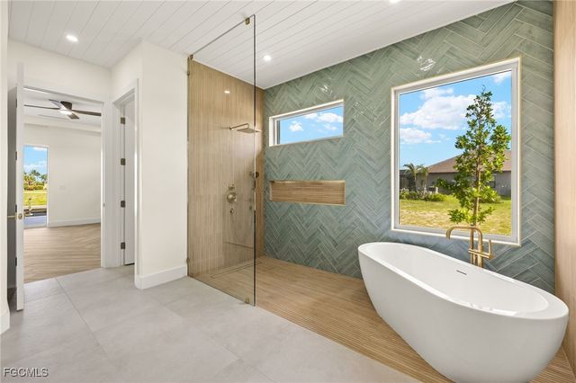 816 NW 39th AVE, Cape Coral, FL 33993