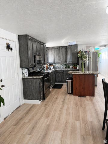 33 E APOLLO WAY, Sandy, UT 84070