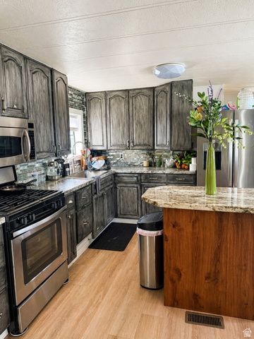 33 E APOLLO WAY, Sandy, UT 84070