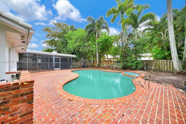 600 Petunia Dr, Plantation, FL 33317