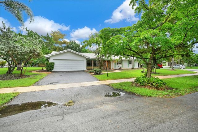 600 Petunia Dr, Plantation, FL 33317