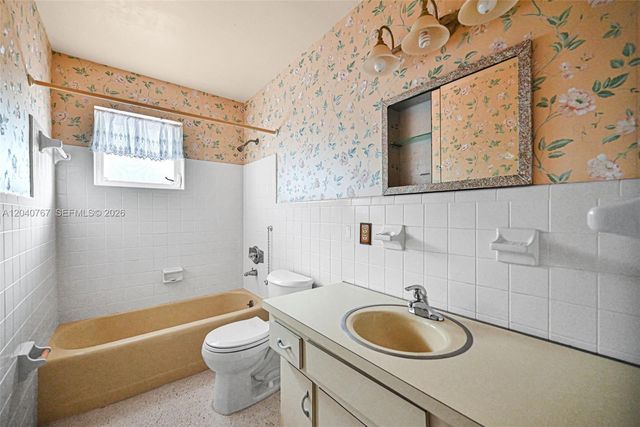 600 Petunia Dr, Plantation, FL 33317