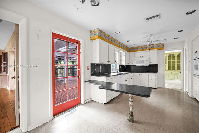 600 Petunia Dr, Plantation, FL 33317