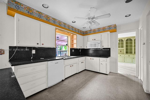 600 Petunia Dr, Plantation, FL 33317