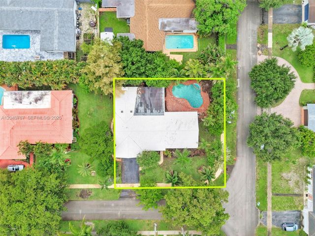 600 Petunia Dr, Plantation, FL 33317